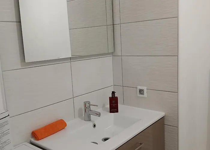 Le Cosy Grand 2 Pieces Avec Terrasse Couverte Jardin Et Place De Parking Апартаменты Кан